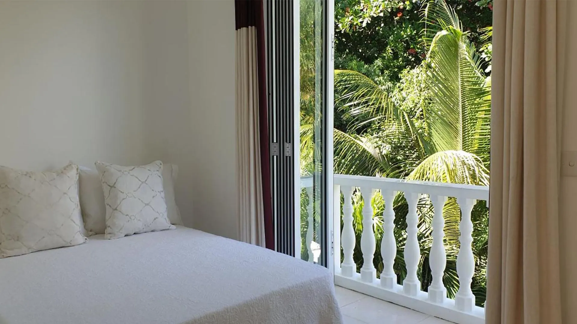Las Brisas Villa - Chateau Elysium Beau Vallon  Seychelles